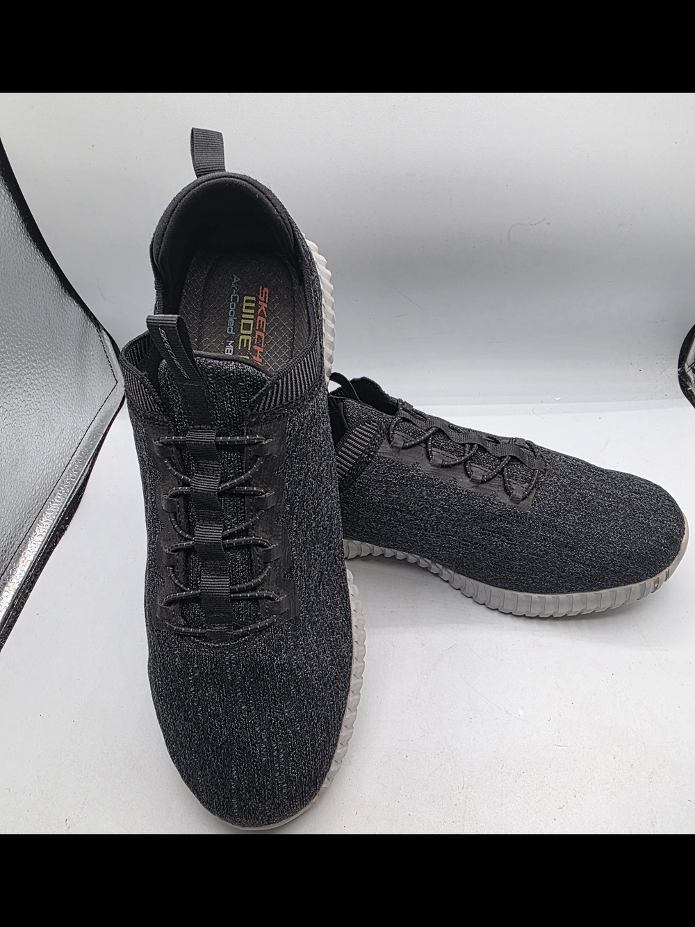 Sketchers Wide Fit Air-Cooled Memory Foam Men's Size 10.5 Sneakers